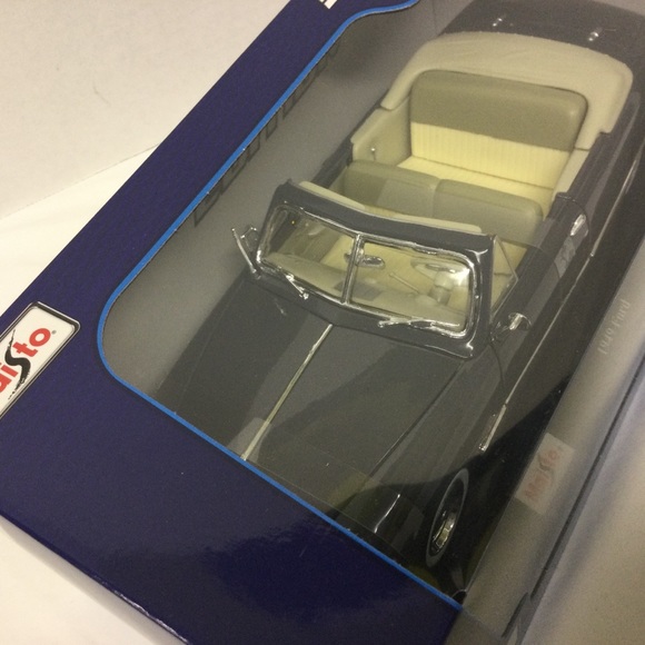 1949 Maisto Ford Convertible Blue Gray Special Edition 1:18 Die Cast Car NIB - Picture 8 of 10